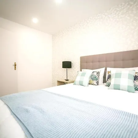 With One Bedroom In With Wonderful City View Balcony And Wifi Apartament